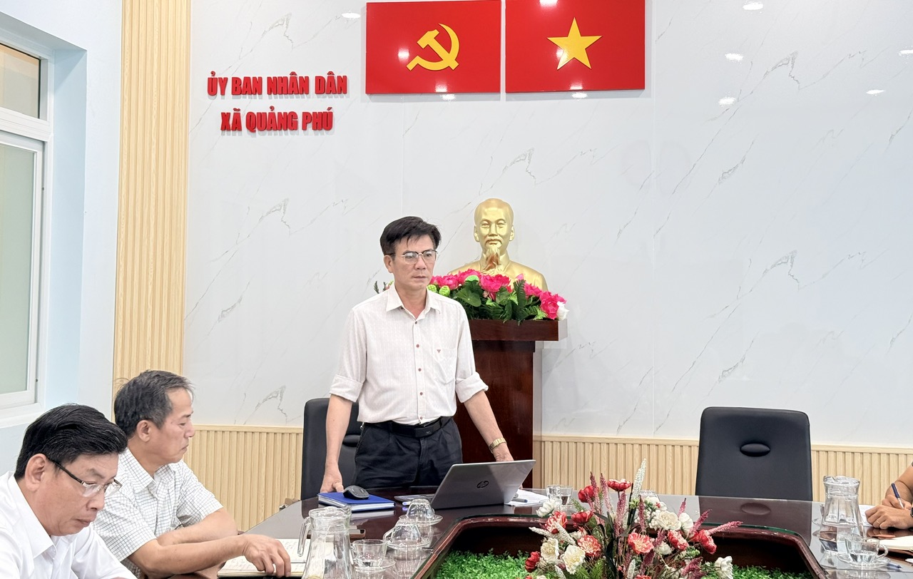 Đồng chí Nguyễn Công Văn – Phó Bí thư Đảng ủy, Chủ tịch UBND xã phát biểu tại buổi làm việc